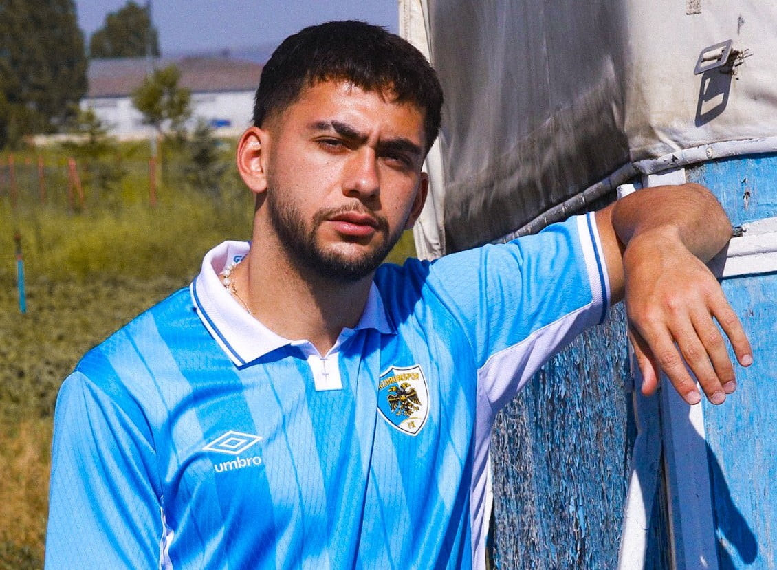 ERZURUMSPOR FK, YENİ SEZONUN "GÖKBÖRÜ" FORMASINI FUTBOLCUSU MUSTAFA FETTAHOĞLU İLE TANITTI.