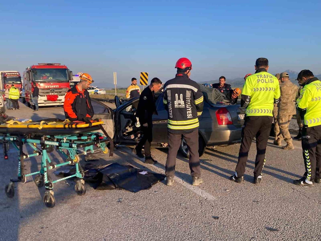 ERZURUM’UN AŞKALE İLÇESİNDE MEYDANA GELEN TRAFİK KAZASINDA 3 KİŞİ HAYATINI KAYBETTİ, 3 KİŞİ DE...