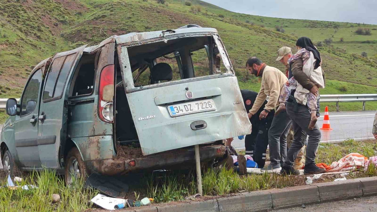 ERZURUM’UN AŞKALE İLÇESİNDE MEYDANA GELEN TRAFİK KAZASINDA 7 KİŞİ YARALANDI.