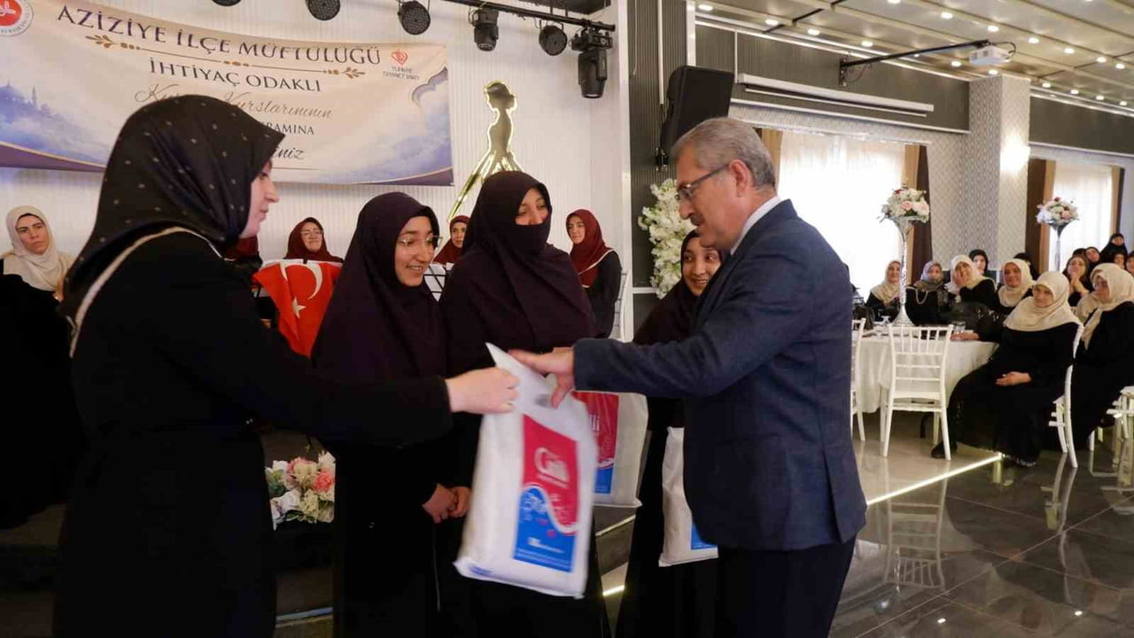 ERZURUM’UN AZİZİYE İLÇESİNDE İHTİYAÇ ODAKLI KUR’AN KURSLARI YIL SONU PROGRAMINDA HEYECAN DOLU...