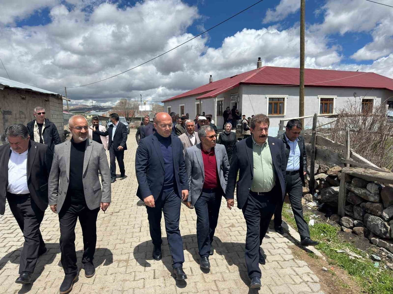 ERZURUM’UN GÜNEY İLÇELERİ OLAN TEKMAN VE KARAYAZI’DA VATANDAŞLARLA BİR ARAYA GELEN AK PARTİ...