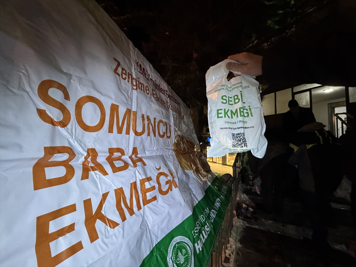 Erzurumun Palandöken ilçesinde, Miraç Kandili dolayısıyla Hulusi Efendi Vakfı tarafından "Somuncu...