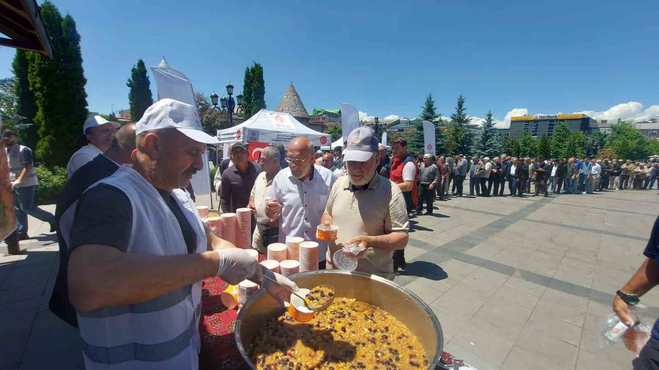 ERZURUM’UN YAKUTİYE İLÇESİNDE BULUNAN LALAPAŞA CAMİİ BAHÇESİNDE VAKIFLAR İL MÜDÜRLÜĞÜ VE YAKUTİYE...