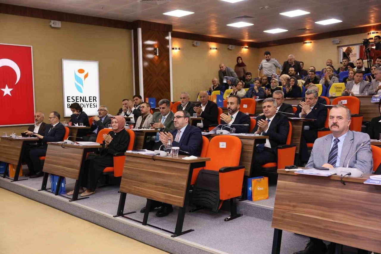 ESENLER BELEDİYE BAŞKANI M. TEVFİK GÖKSU, 2025 YILI FAALİYET RAPORU’NU BELEDİYE MECLİSİ’NDE...