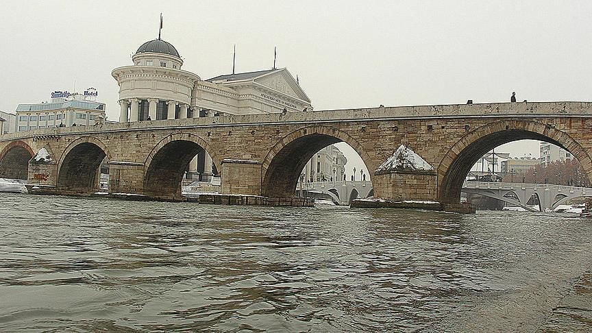 ESENLER BELEDİYESİ, KUZEY MAKEDONYA’NIN BAŞKENTİ ÜSKÜP’TE BULUNAN TARİHİ TAŞ KÖPRÜ’NÜN DEKORATİF...