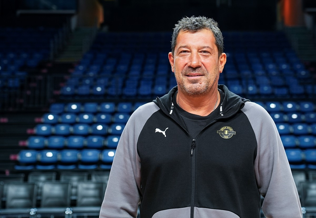 Esenler Erokspor Başantrenörü Ufuk Sarıca, AA muhabirinin sorularını yanıtladı.