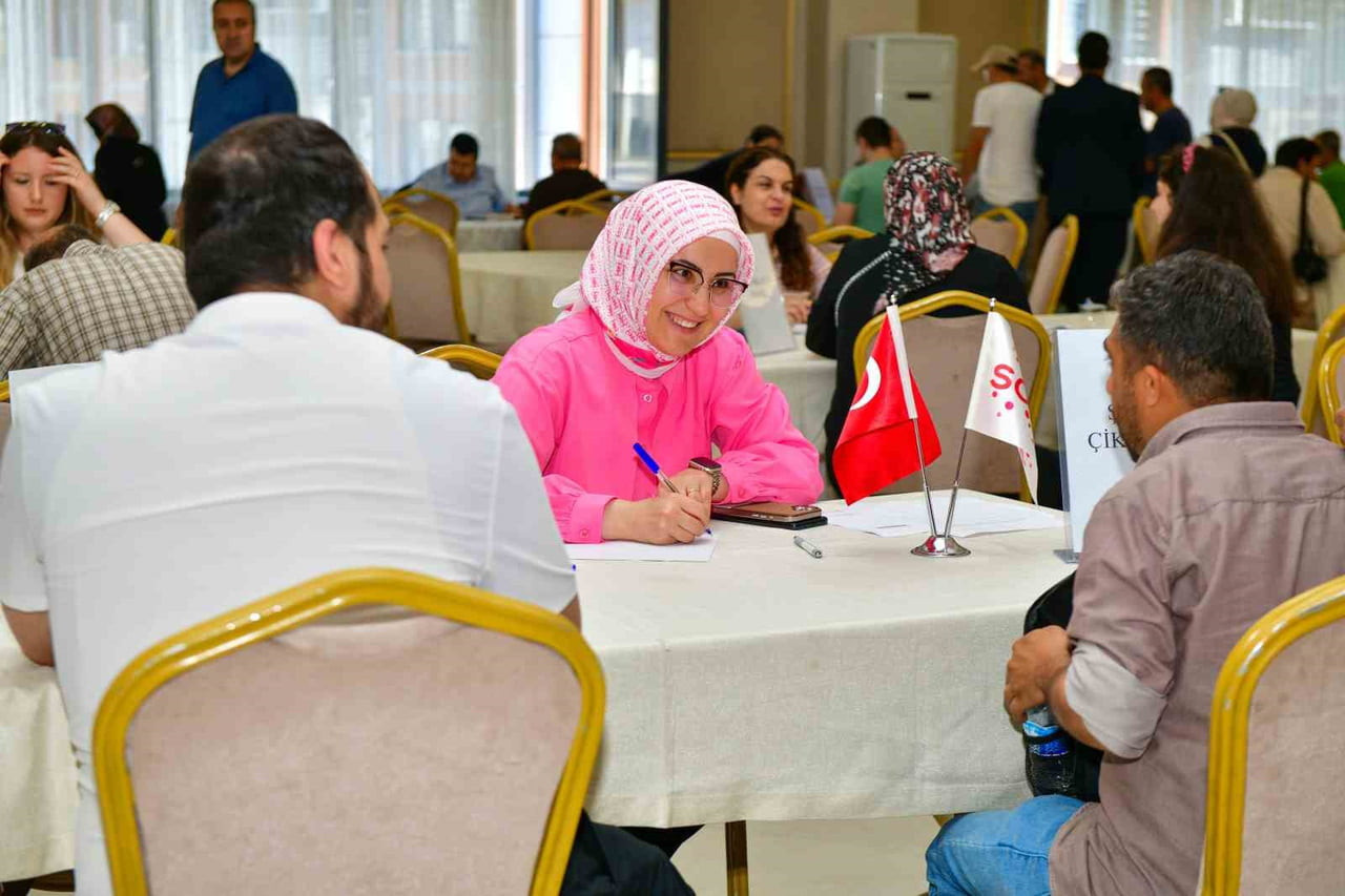ESENYURT BELEDİYESİ İSTİHDAM MERKEZİ (ESBİM) İLE İŞKUR İŞ BİRLİĞİNDE DÜZENLENEN ENGELLİ İSTİHDAM...