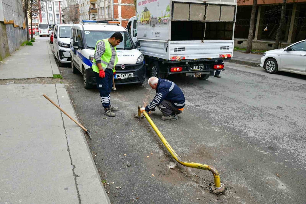ESENYURT BELEDİYESİ ZABITA EKİPLERİ, KALDIRIM İŞGALLERİNE KARŞI DENETİMLERİNİ ARTIRDI. KAMUYA AİT...