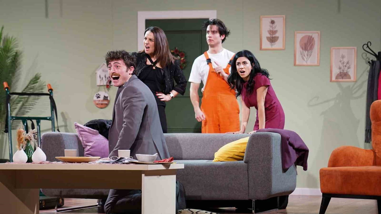 ESENYURT BELEDİYESİ'NCE SAHNELENEN "SARA'YI EVLENDİRMEK" ADLI TİYATRO OYUNU, İZLEYİCİLERE...