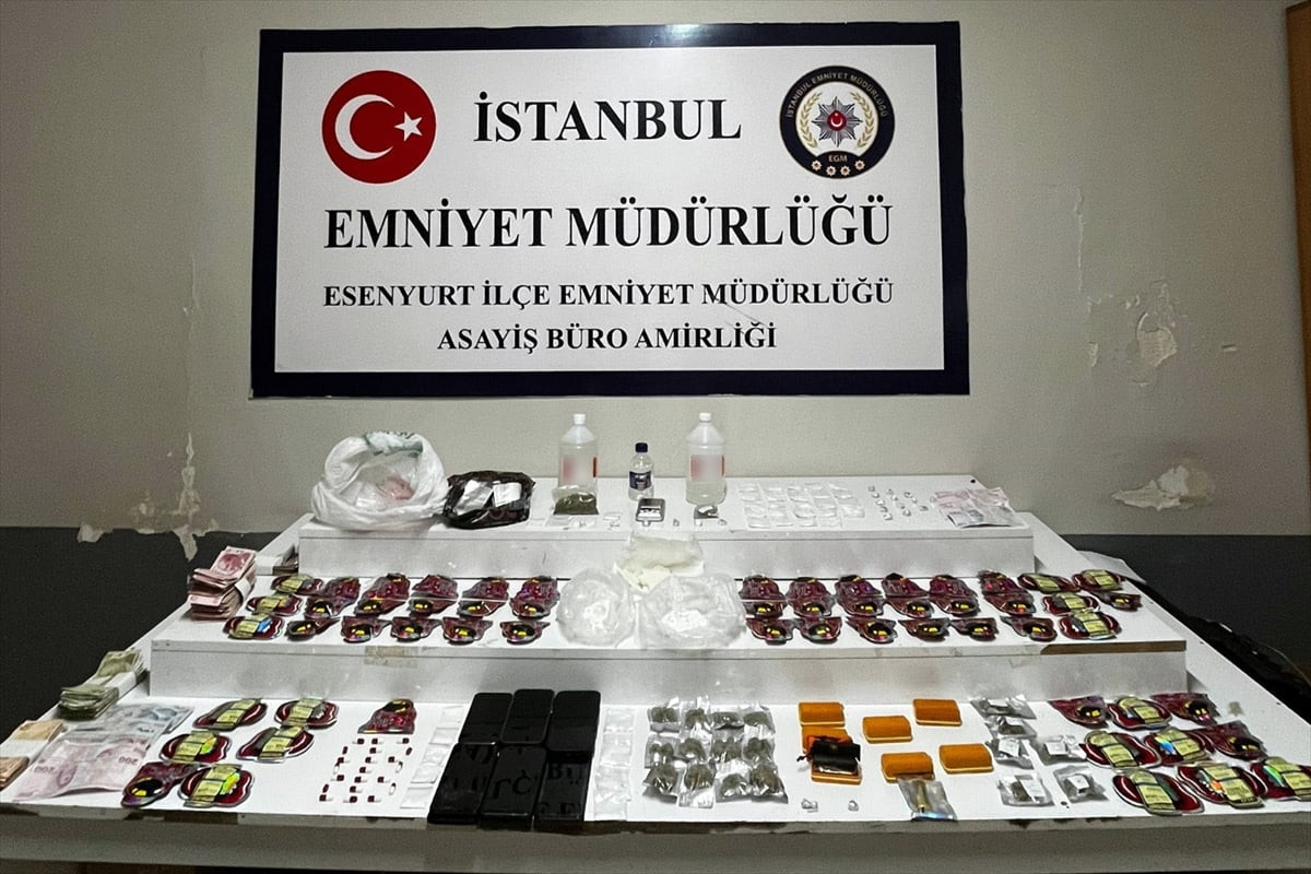 Esenyurt'ta düzenlenen uyuşturucu operasyonunda gözaltına alınan 6 zanlıdan 3'ü tutuklandı....