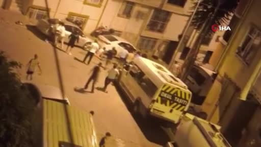 Esenyurt’ta iki grubun sopalarla birbirine girdiği anlar kamerada
