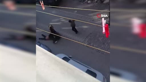 Esenyurt’ta polise saldırı: Gözaltına alınmak istenen şahsın yakınları ortalığı...