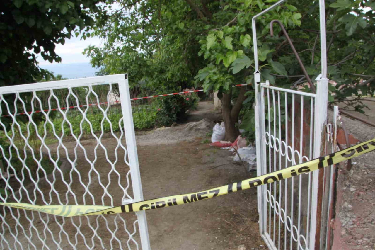 EŞİNİN KENDİSİNİ ALDATTIĞINI DÜŞÜNDÜĞÜ KİŞİNİN BABASINA AİT BAĞ EVİNE EL YAPIMI PATLAYICI...