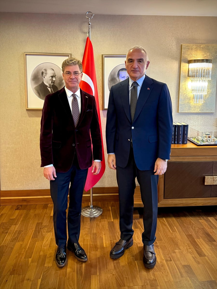 Eski Devlet Opera ve Balesi Genel Müdürü Bedri Tan Sağtürk, Kültür ve Turizm Bakanı Danışmanı...