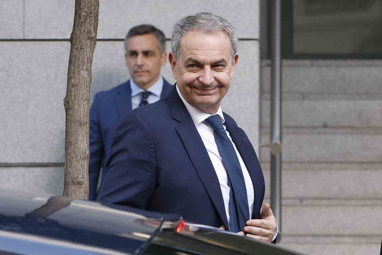 ESKİ İSPANYA BAŞBAKANI JOSE LUİS RODRİGUEZ ZAPATERO, PLUS ULTRA HAVAYOLU ŞİRKETİNİN...