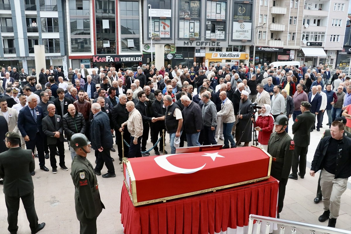 Eski Jandarma Genel Komutanı Emekli Orgeneral Rasim Betir'in cenazesi, Sakarya'da toprağa verildi....