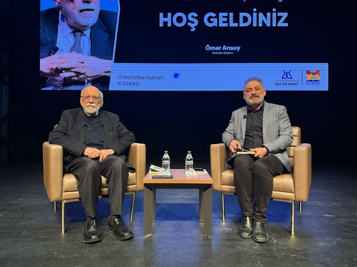 Eski Kültür ve Turizm Bakanı Prof. Dr. Nabi Avcı (solda), Zeytinburnu Kültür Sanat'ın düzenlediği...