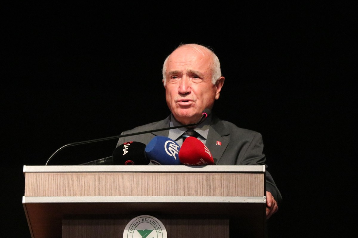 Eski TBMM Başkanı Cemil Çiçek Bozok Üniversitesince düzenlenen Yozgat Belediyesi Büyük Sinema...