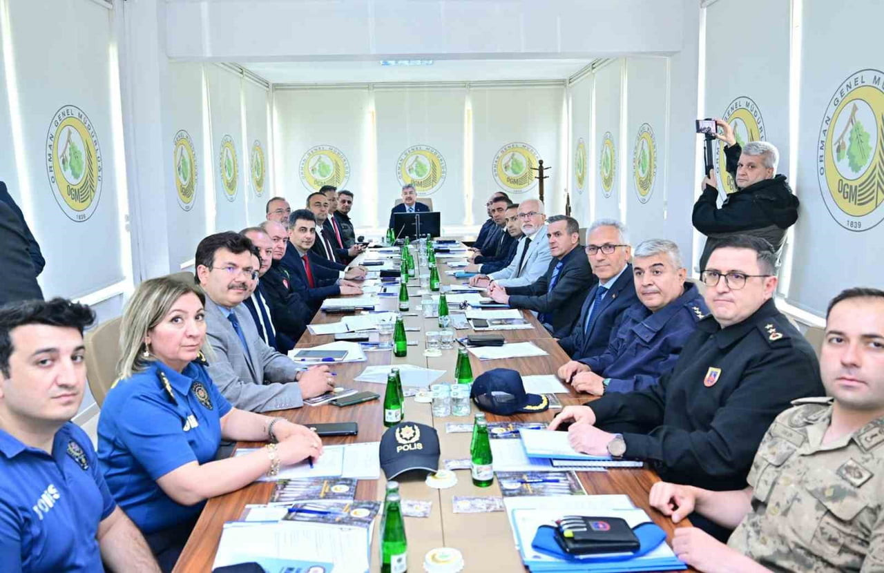 ESKİŞEHİR İLİ ORMAN YANGINLARI İLE MÜCADELE KOMİSYONU, VALİ DR. ERDİNÇ YILMAZ'IN BAŞKANLIĞINDA...