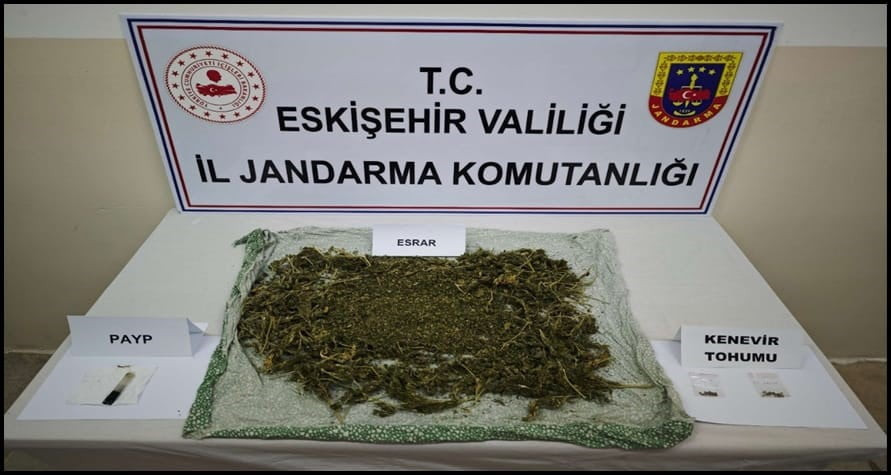 ESKİŞEHİR İLİNDEN TEMİN ETTİKLERİ UYUŞTURUCUYU SARICAKAYA İLÇESİNE GÖTÜRECEĞİ ÖĞRENİLEN ŞÜPHELİLER...