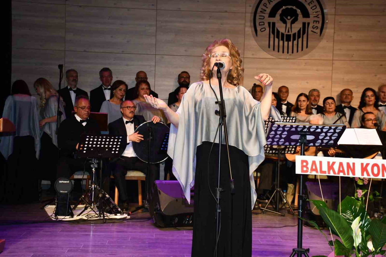 ESKİŞEHİR KÜLLÜOBA DOĞA EZGİLER TÜRK MÜZİĞİ KOROSU TARAFINDAN GERÇEKLEŞTİRİLEN 'BAHAR KONSERİ'...