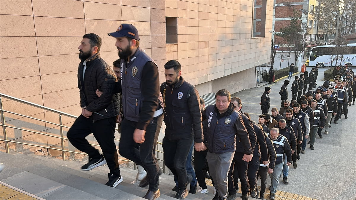 Eskişehir merkezli 18 ilde gerçekleştirilen yasa dışı bahis ve dolandırıcılık operasyonunda...