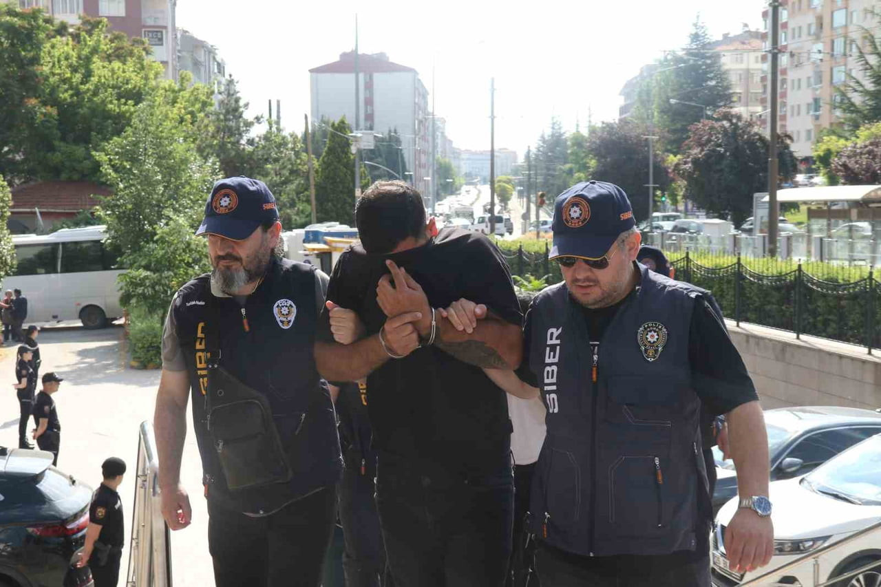ESKİŞEHİR MERKEZLİ DÜZENLENEN SİBER SUÇLAR OPERASYONUNDA, TOPLAMDA 2,3 MİLYAR TL İŞLEM HACİMLİ...