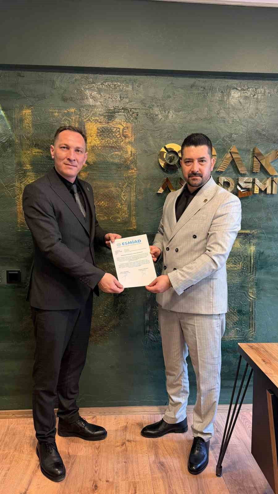 ESKİŞEHİR MÜTEŞEBBİS İŞ İNSANLARI DERNEĞİ (ESMİAD), EĞİTİM VE GİRİŞİMCİLİK ALANINDA ÖNEMLİ BİR...