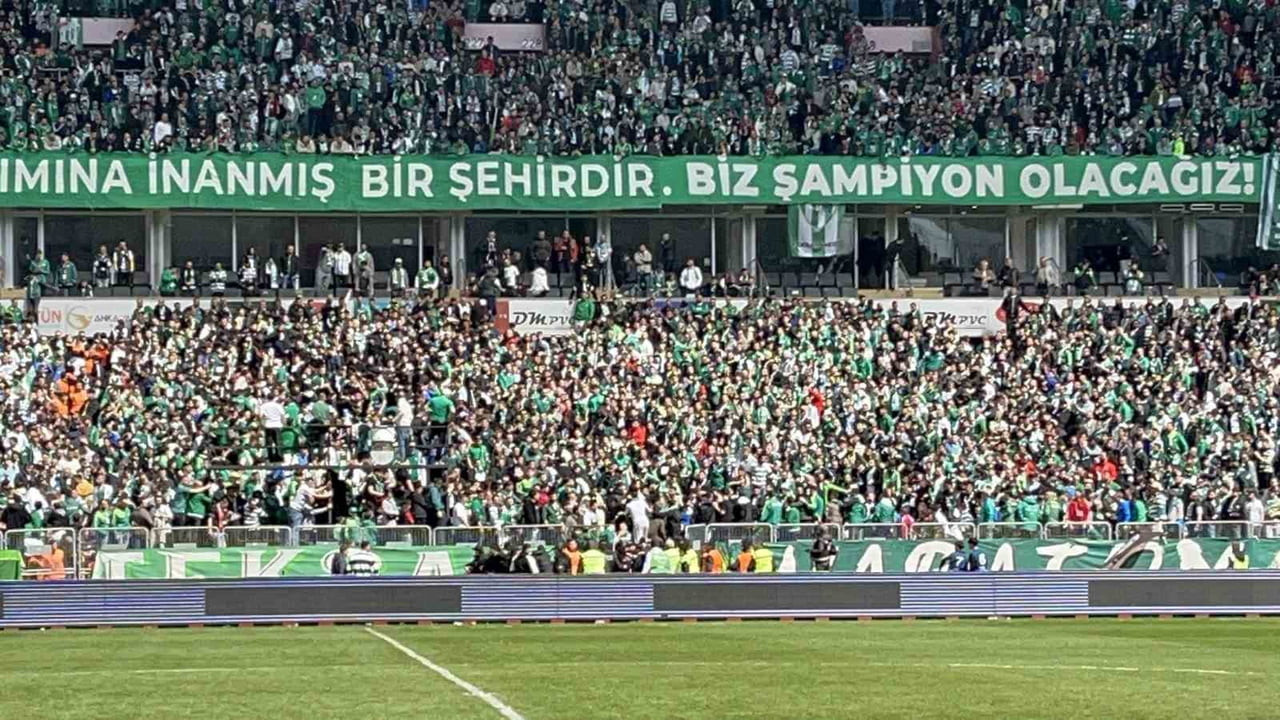 ESKİŞEHİR PROF. DR. FETHİ HEPER STADYUMU'NDA OYNANAN ANKARA DEMİRSPOR - BURSASPOR MAÇI ÖNCESİNDE...