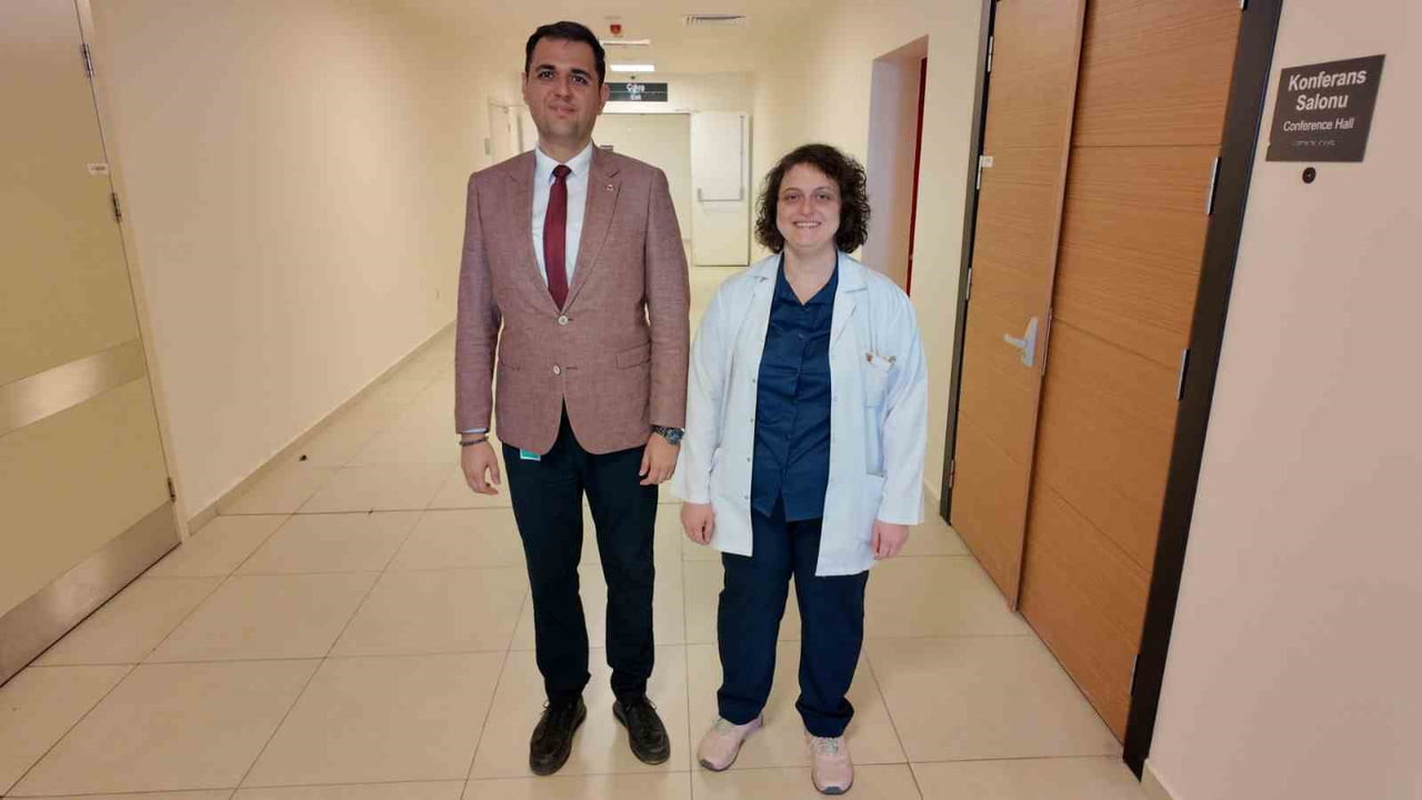 ESKİŞEHİR ŞEHİR HASTANESİ GENEL CERRAHİ KLİNİĞİNDE UZMANLIK EĞİTİMİNİ BAŞARIYLA TAMAMLAYAN ASİSTAN...