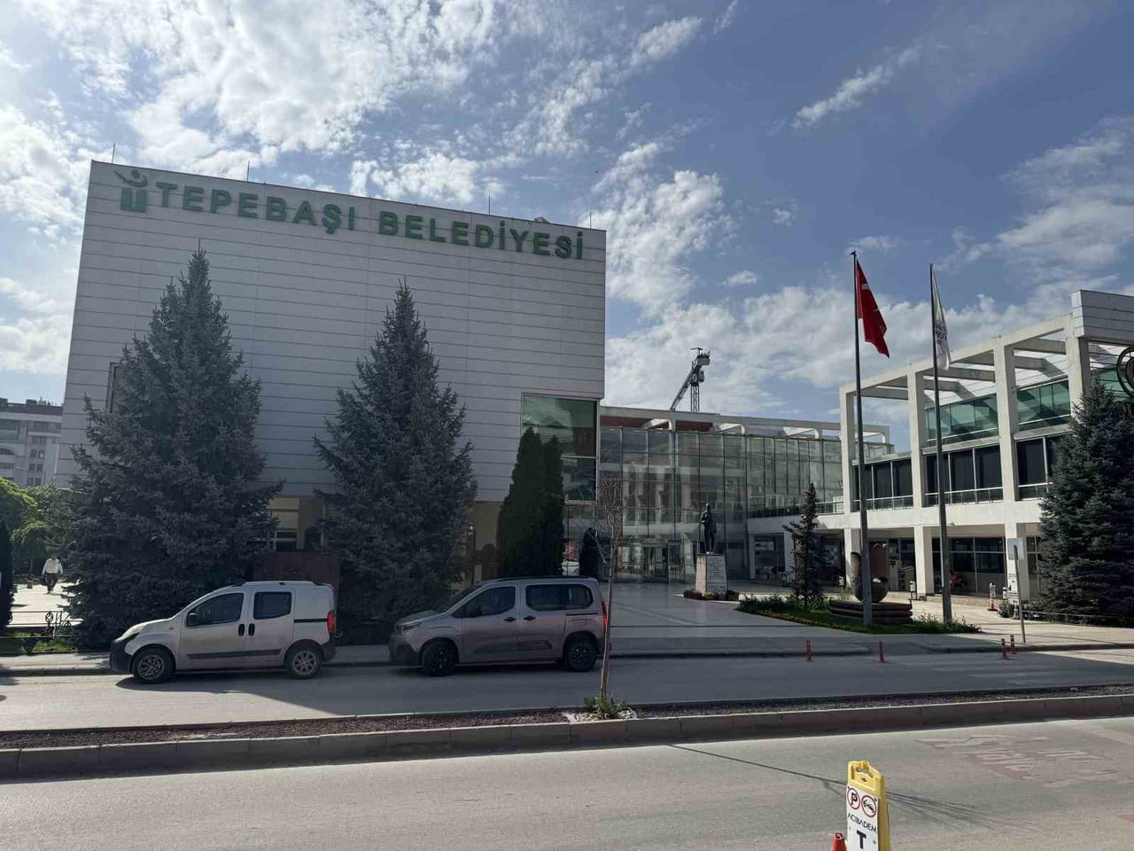 ESKİŞEHİR TEPEBAŞI BELEDİYESİ VE ÇALIŞANLARIN EVLERİNE YÖNELİK SABAH SAATLERİNDE OPERASYON...