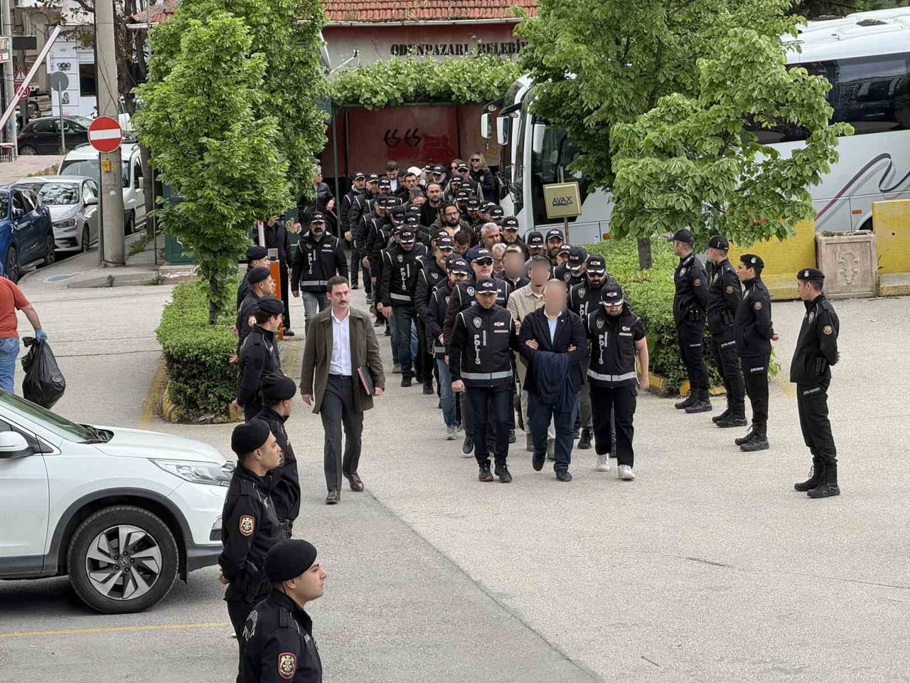 ESKİŞEHİR TEPEBAŞI BELEDİYESİ’NE YAPILAN YOLSUZLUK OPERASYONUNDA ŞÜPHELİLERİN PARAVAN ŞİRKET...