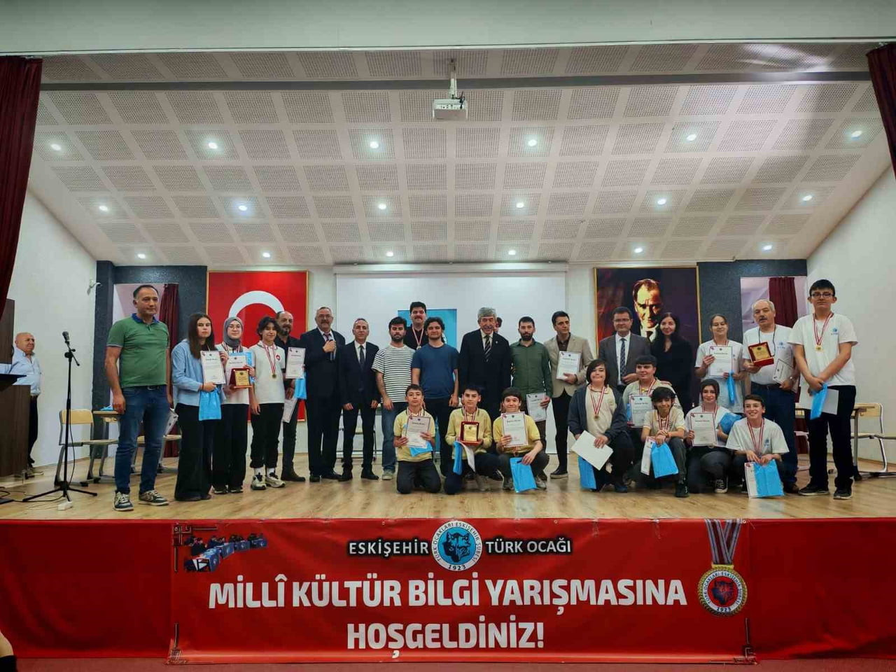 ESKİŞEHİR TÜRK OCAĞI İLE MİLLÎ EĞİTİM MÜDÜRLÜĞÜNÜN İŞ BİRLİĞİYLE YAPILAN MİLLÎ KÜLTÜR BİLGİ...