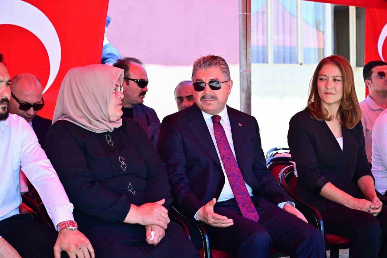 ESKİŞEHİR VALİSİ DR. ERDİNÇ YILMAZ, 15 TEMMUZ DEMOKRASİ VE MİLLÎ BİRLİK GÜNÜ ANMA PROGRAMLARI...