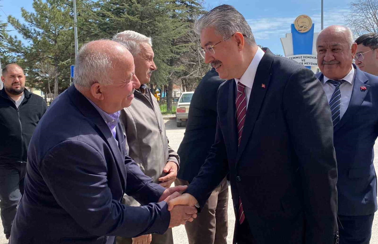 ESKİŞEHİR VALİSİ DR. ERDİNÇ YILMAZ, ALPU İLÇESİNDE GERÇEKLEŞTİRDİĞİ ZİYARETLER KAPSAMINDA HEM...