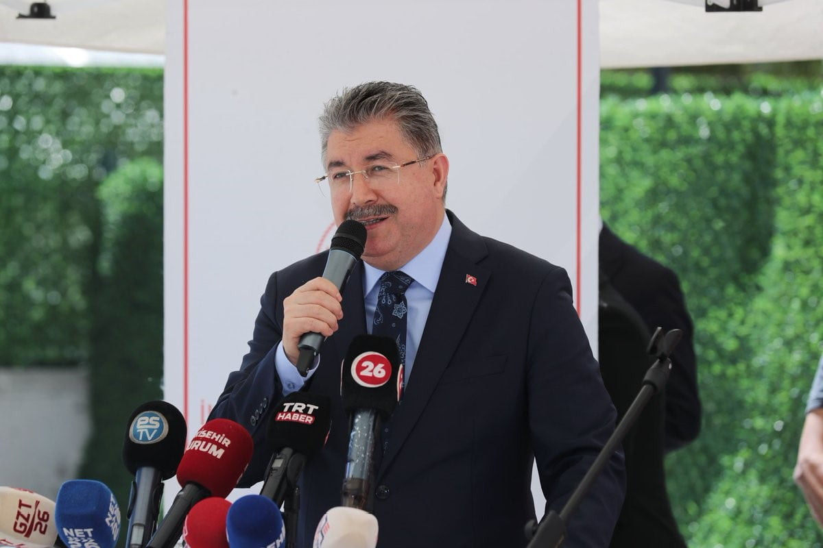 ESKİŞEHİR VALİSİ DR. ERDİNÇ YILMAZ, ESKİ ENERJİ VE TABİİ KAYNAKLAR BAKANI ESKİŞEHİR MİLLETVEKİLİ...