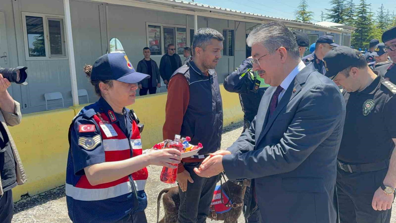 ESKİŞEHİR VALİSİ DR. ERDİNÇ YILMAZ, KURBAN BAYRAMI DOLAYISIYLA GÖREVİ BAŞINDAKİ POLİS VE JANDARMA...