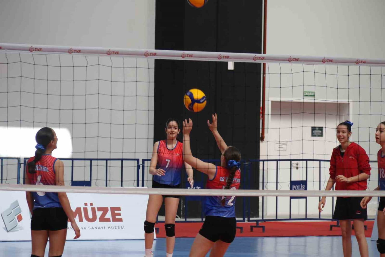 ESKİŞEHİR'DE 6 ŞUBAT DEPREMLERİNDE HAYATINI KAYBEDEN MİLLİ SPORCUNUN ADINI TAŞIYAN ALTYAPILAR...