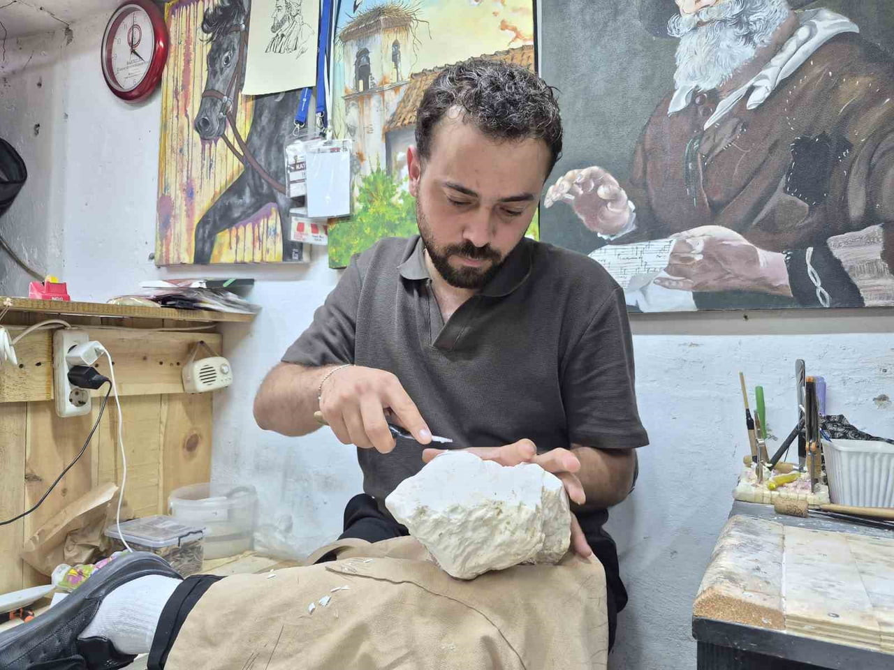 ESKİŞEHİR'DE BABA MESLEĞİNİ SÜRDÜREN 25 YAŞINDAKİ LÜLETAŞI SANATÇISI İSMET İLKER GÜLER, TARİHİ...
