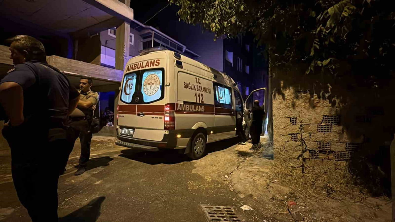 ESKİŞEHİR'DE BİR KİŞİNİN KARNINDAN BIÇAKLANDIĞI İHBARI ÜZERİNE BÖLGEYE ÇOK SAYIDA EKİP SEVK...