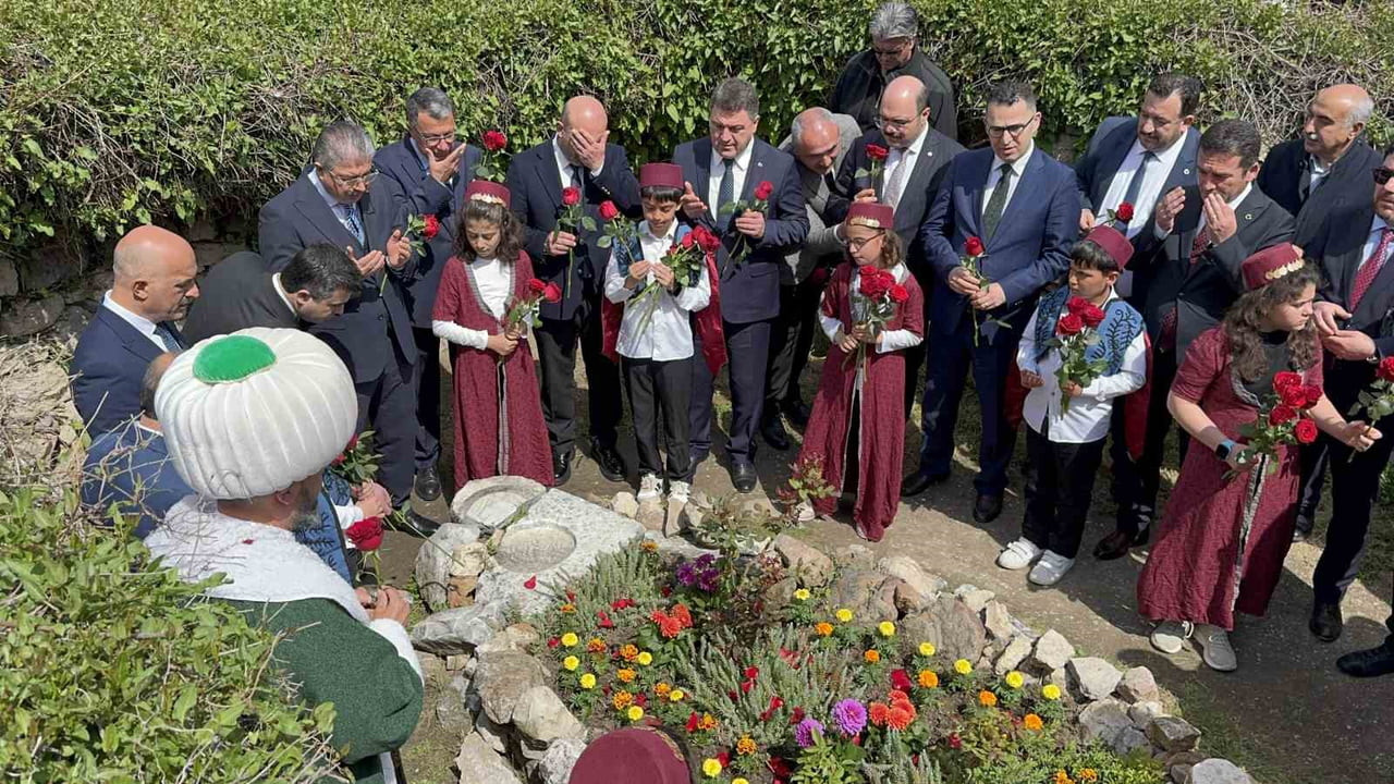 ESKİŞEHİR'DE BÜYÜK MUTASAVVIF YUNUS EMRE VEFATININ 705'NCİ YIL DÖNÜMÜNDE TÖREN İLE...