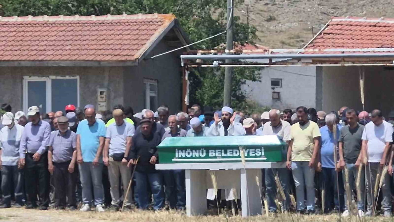 ESKİŞEHİR'DE ÇAY BAHÇESİNDE OTURAN 5 KİŞİYİ BIÇAKLADIKTAN SONRA YARGILANDIĞI DAVADA 74 YIL 17 AY...