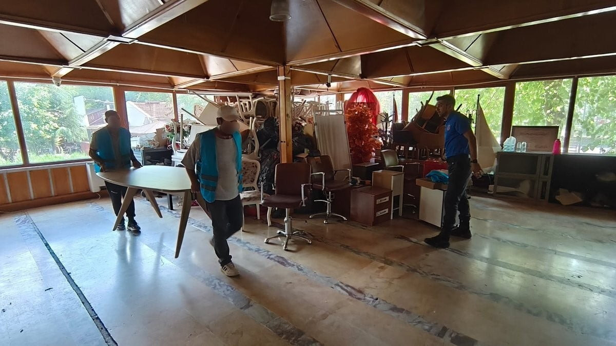 ESKİŞEHİR'DE DEPREME KARŞI GÜÇLENDİRME ÇALIŞMASI YAPILACAK OLAN ÖĞRETMENEVİ'NİN EŞYALARININ...