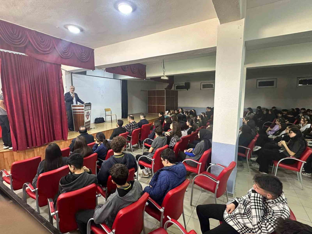 ESKİŞEHİR'DE DÜZENLENEN 'NAMAZ AĞACI' YARIŞMASINDA DERECEYE GİREN 10 KIZ VE 10 ERKEK ÖĞRENCİYE 2...