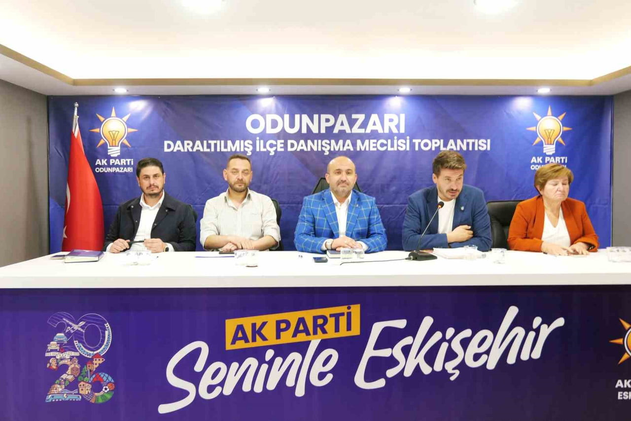 ESKİŞEHİR'DE DÜZENLENEN AK PARTİ ODUNPAZARI DARALTILMIŞ İLÇE DANIŞMA MECLİSİ TOPLANTISI'NDA...