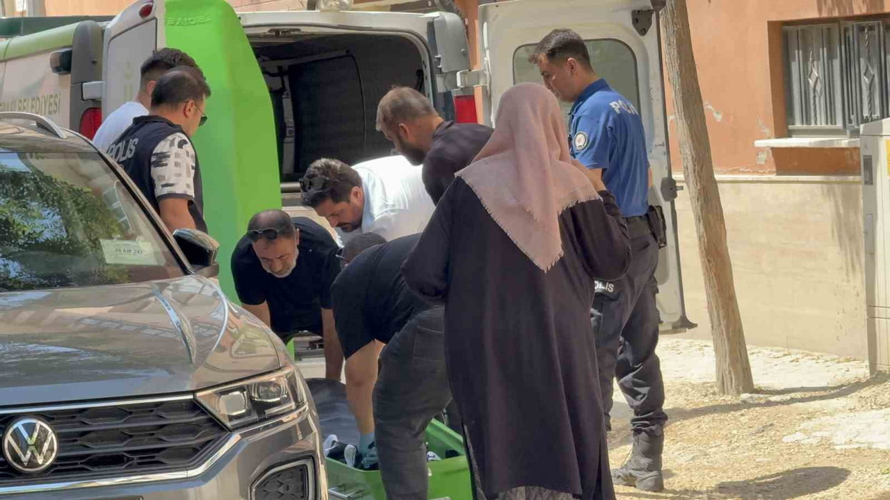 ESKİŞEHİR'DE EVİNDEKİ YATAĞINDA ÇOCUKLARI TARAFINDAN HAREKETSİZ HALDE BULUNAN 57 YAŞINDAKİ MERYEM...