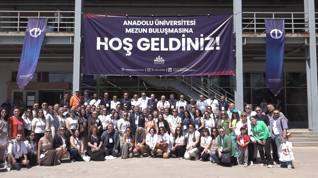 ESKİŞEHİR'DE GERÇEKLEŞTİRİLEN ANADOLU ÜNİVERSİTESİ MEZUNLAR BULUŞMASI ETKİNLİĞİNE FARKLI İLLERDEN...
