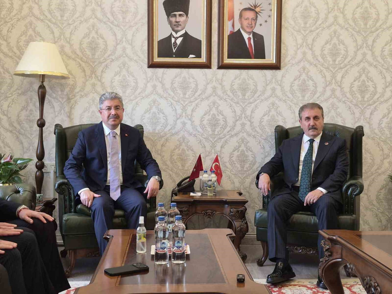ESKİŞEHİR'DE KONUŞAN BÜYÜK BİRLİK PARTİSİ (BBP) GENEL BAŞKANI MUSTAFA DESTİCİ, İRAN'DAKİ ATEŞKES...