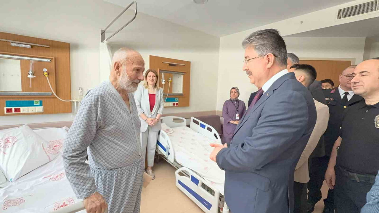ESKİŞEHİR'DE KURBAN BAYRAMI SEBEBİ İLE PROGRAMINI SÜRDÜREN ESKİŞEHİR VALİSİ DR. ERDİNÇ YILMAZ...