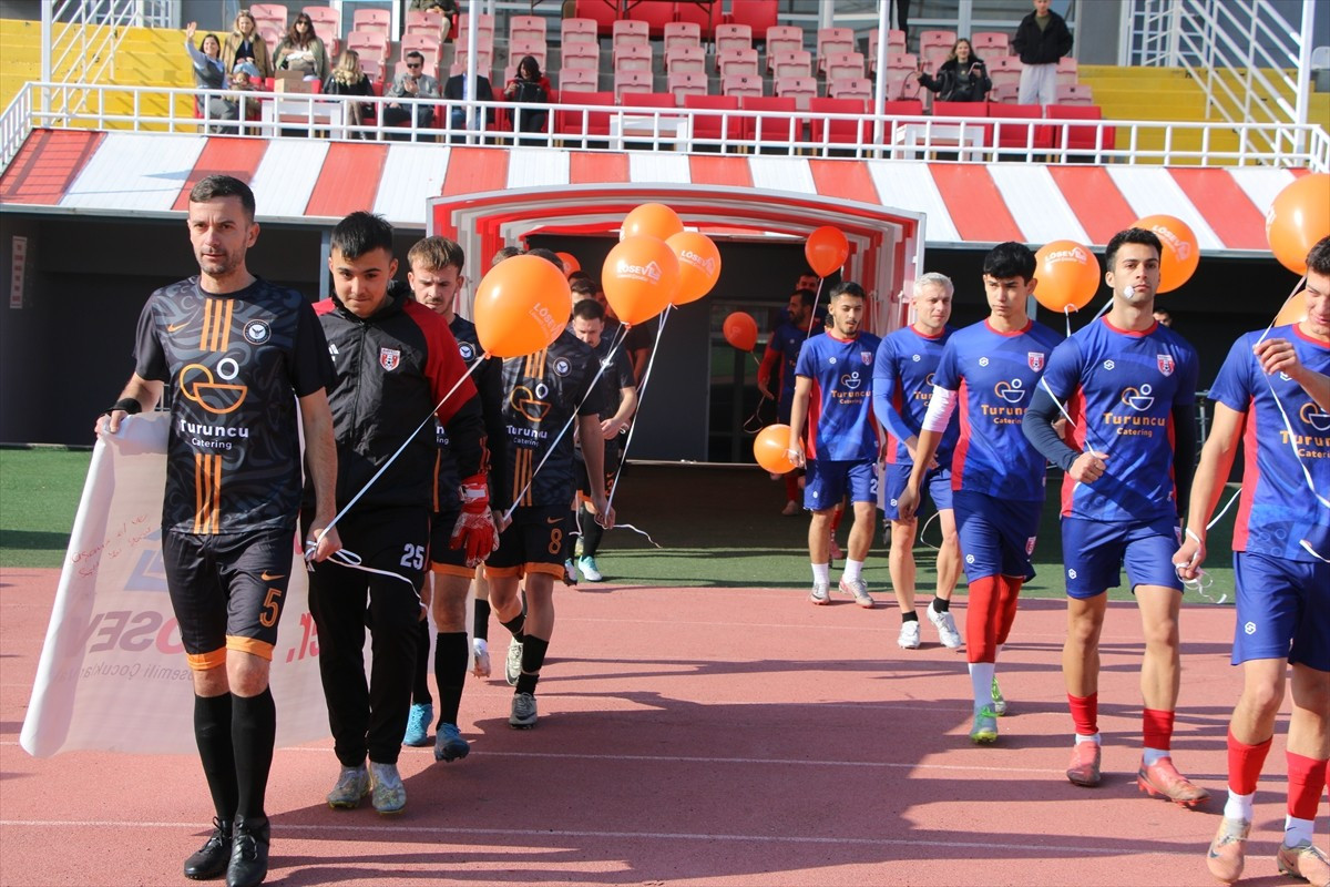 Eskişehir'de, lösemili çocuklar için farkındalık oluşturmak amacıyla Eskişehir Osmangazi...